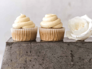 <strong>Banana Cupcakes with Cream Cheese Frosting</strong>
